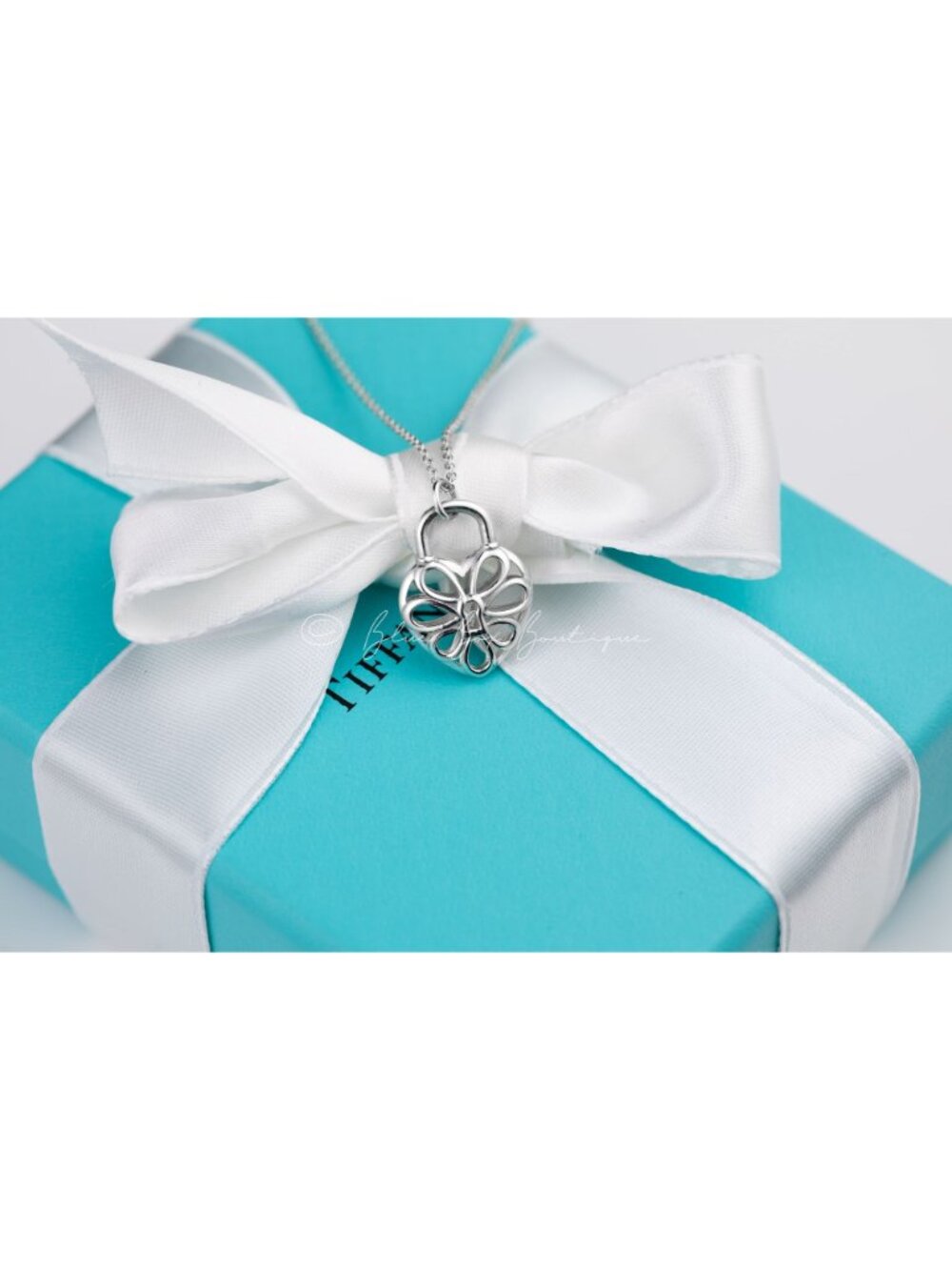Tiffany & Co. Heart Necklace Filigree Heart Lock Pendant in Silver - Picture 5 of 7